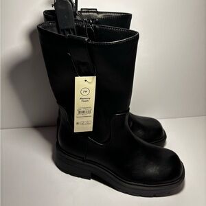 BRAND NEW! Black  memory foam Combat boots🖤super comfy, perfect for the winter!